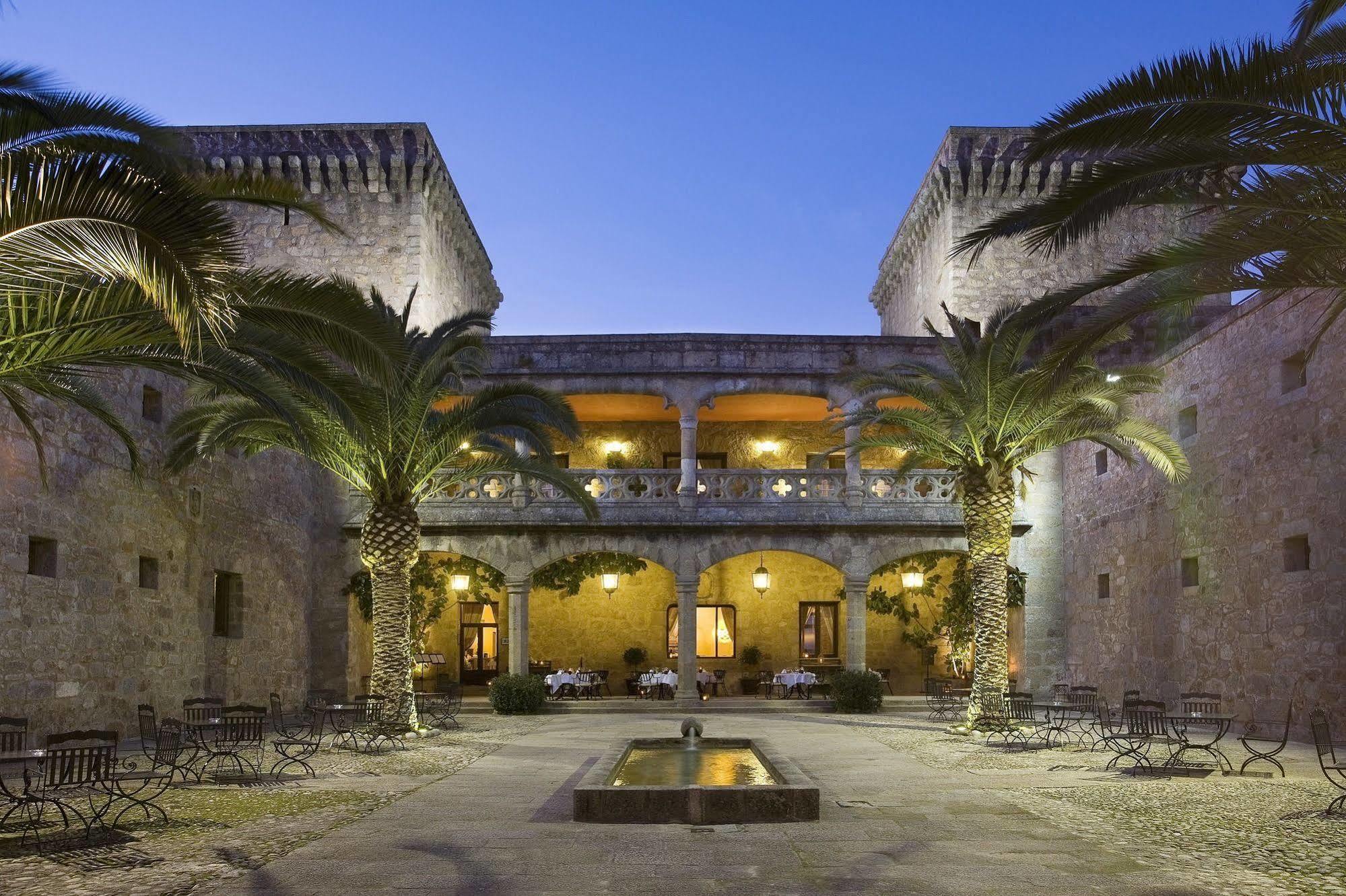 Parador De Jarandilla De La Vera Exteriér fotografie